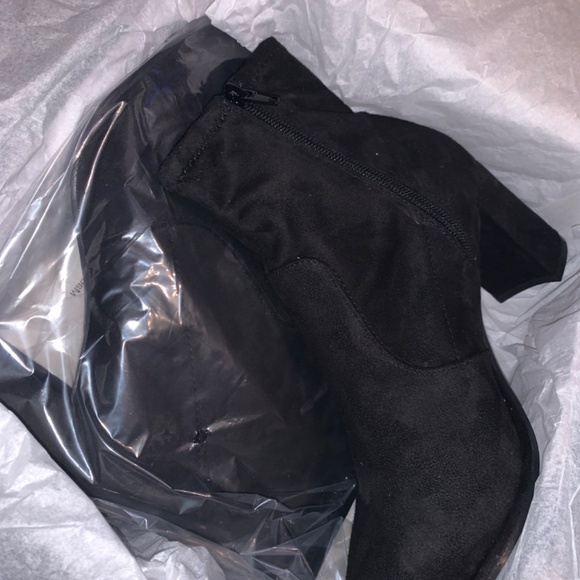 Nine West 8M LUELLA2 black fabric ankle booties - Picture 3 of 4
